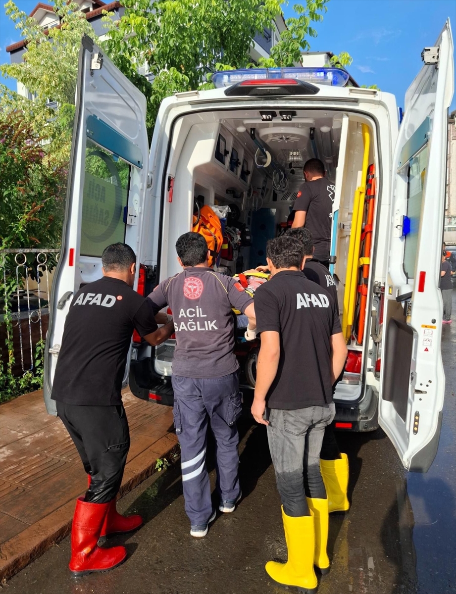 GÜNCELLEME – Ordu'nun Altınordu ilçesinde şiddetli yağış su baskınlarına neden oldu