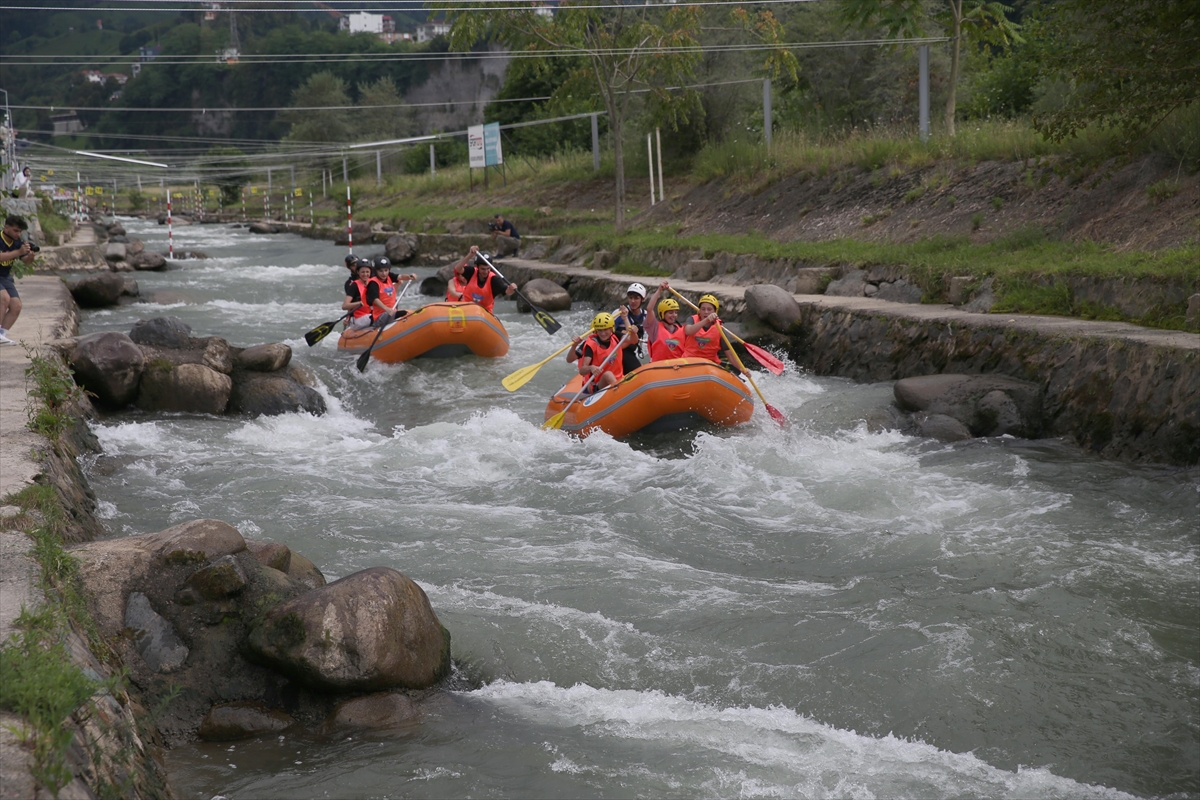 Rize'de ülkeler arası rafting yarışması yapıldı