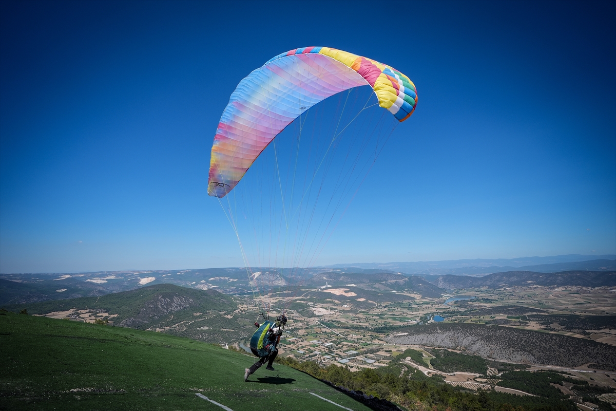 “Take Off Bilecik” yamaç paraşütü etkinliğinde 110 sporcu uçuş yaptı