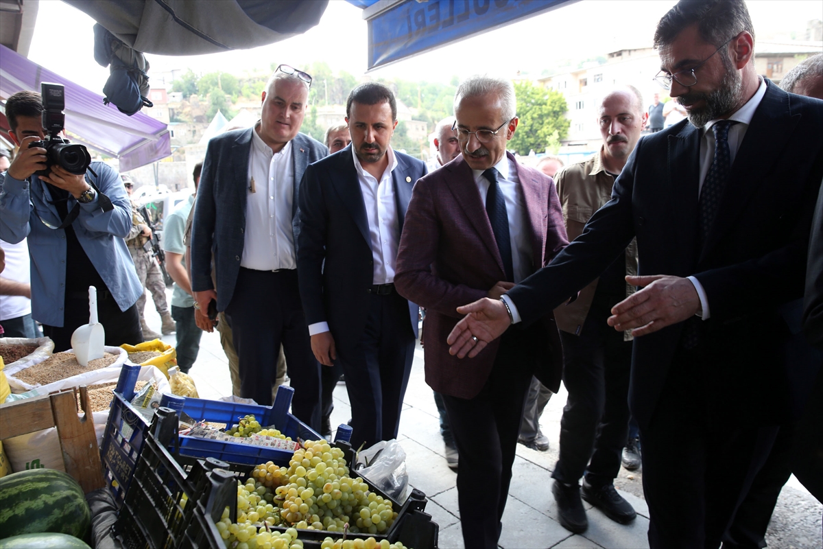 Ulaştırma ve Altyapı Bakanı Uraloğlu, Bitlis'te çevre yolu şantiyesini ziyaret etti: