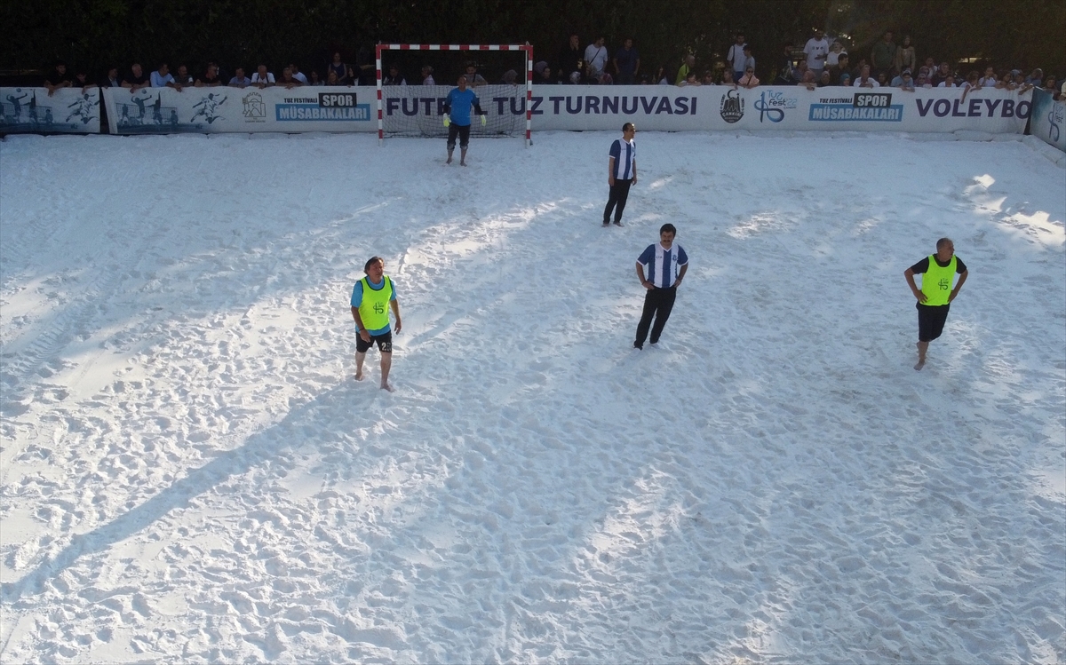 Uluslararası Çankırı Tuz Festivali'nde tuzdan sahada futbol ve voleybol maçı yapıldı