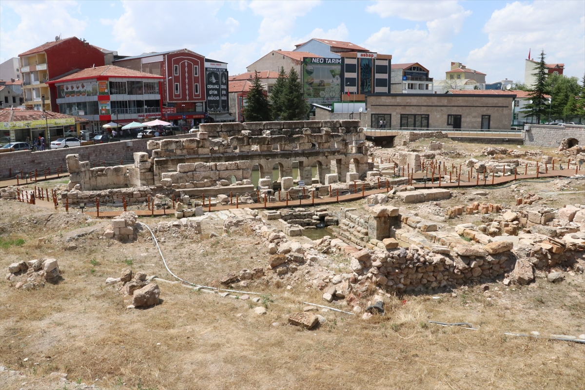 Yozgat'ta tarihi Roma Hamamı, çevre düzenlemesinin ardından ziyarete açıldı