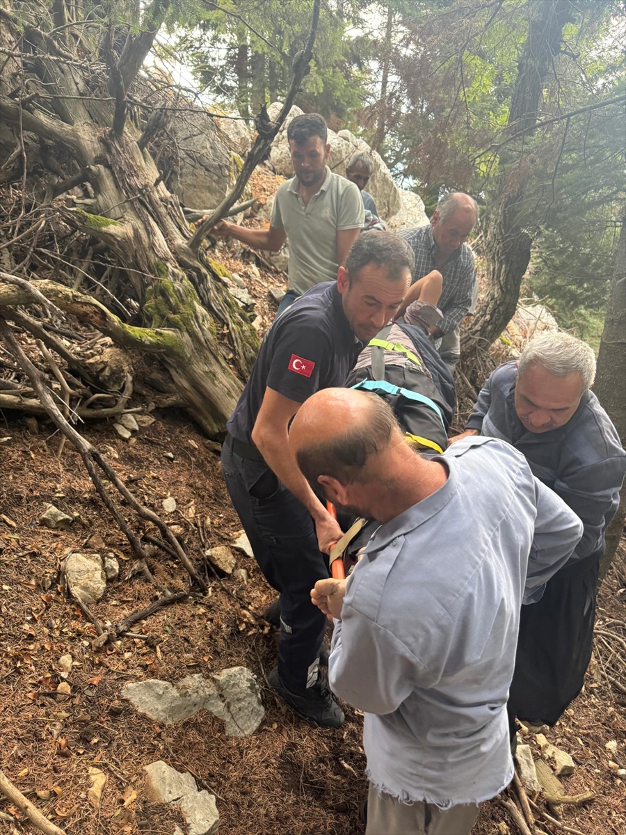 Adana'da kayalıklardan düşen kişi yaralandı