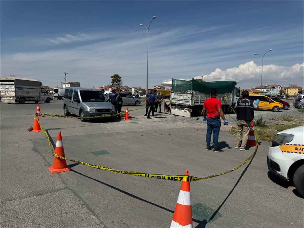 Aksaray'da pazarcılık yapan akrabaların silahlı kavgasında 4 kişi yaralandı