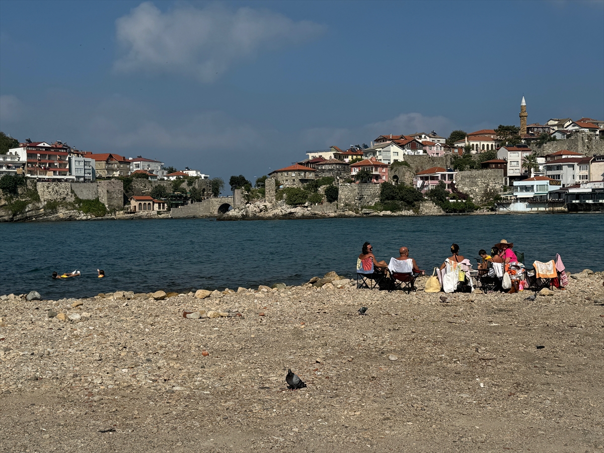 Amasra'da hafta sonu ziyaretçi yoğunluğu yaşanıyor