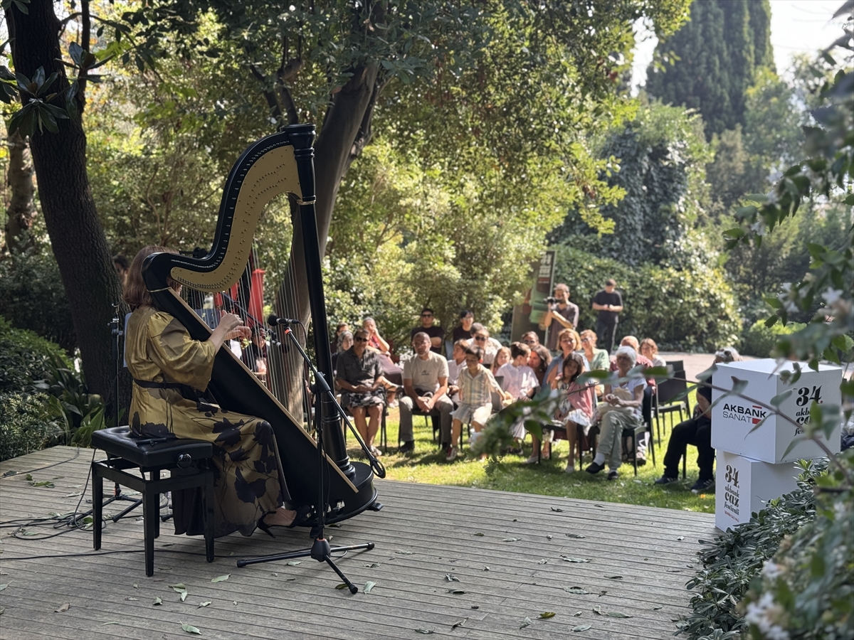 Arpist Meriç Dönük, Sakıp Sabancı Müzesi'nde konser verdi