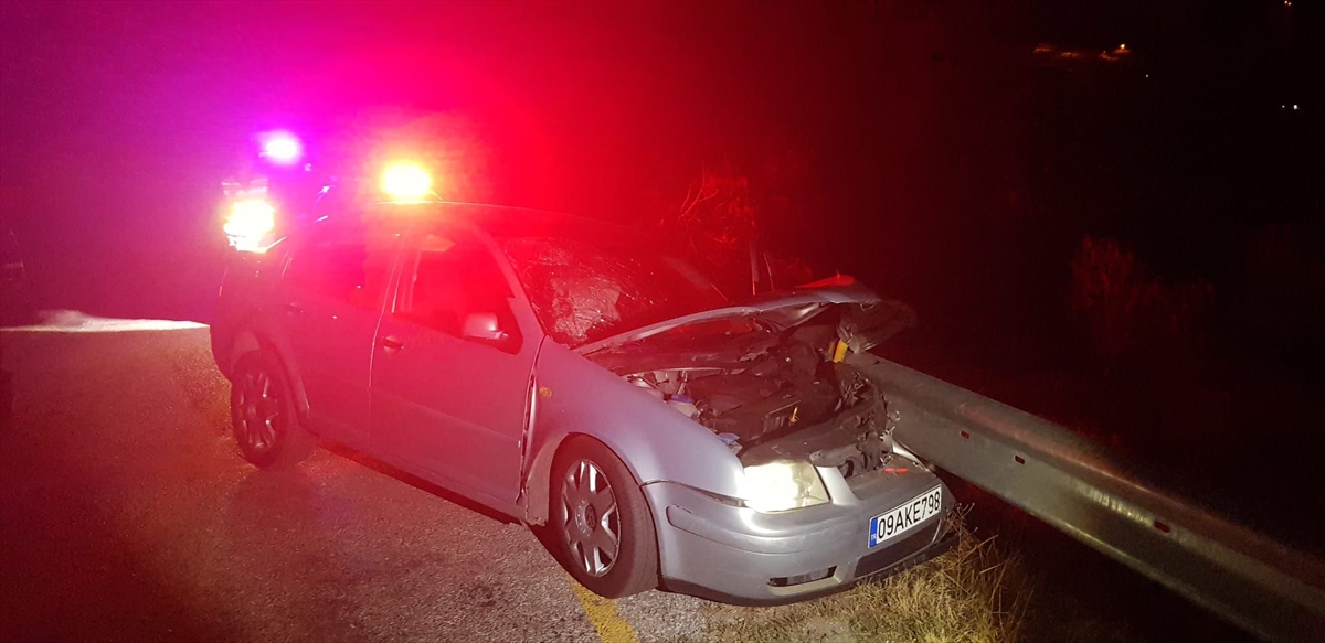 Aydın'da bariyere çarpan otomobildeki 1 kişi öldü, 1 kişi yaralandı