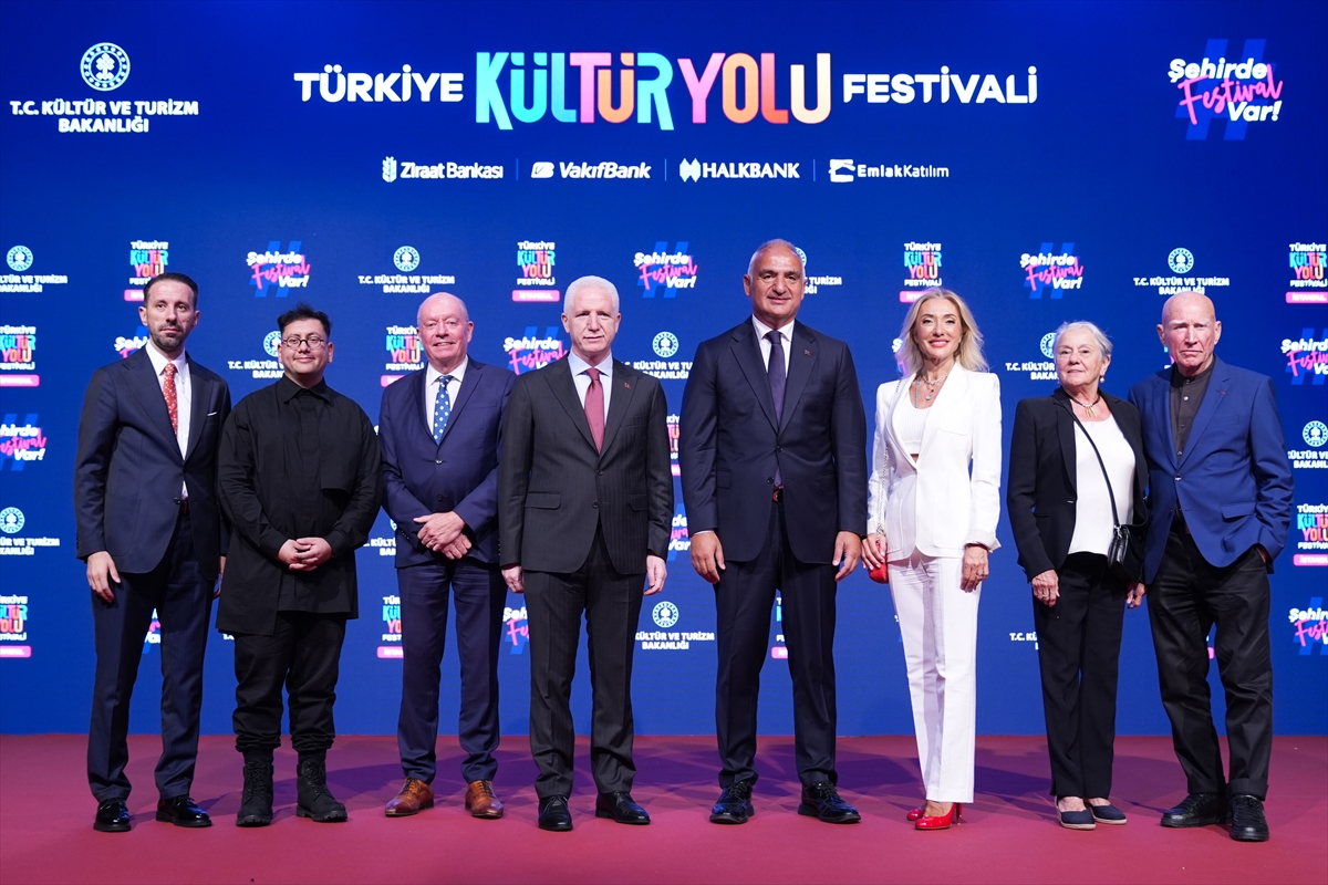 Bakan Ersoy, İstanbul Kültür Yolu Festivali'nin galasına katıldı: