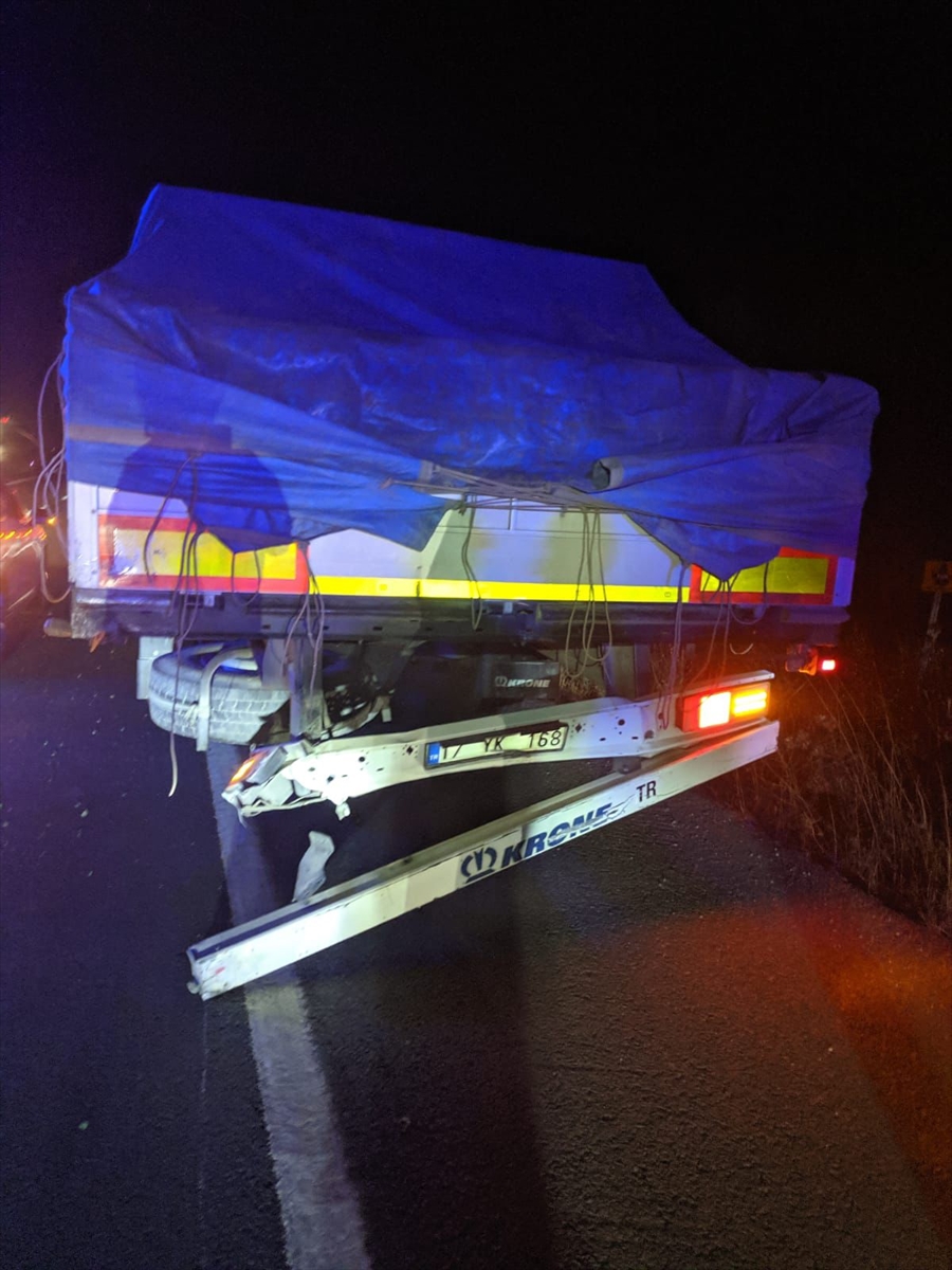 Balıkesir'de zincirleme trafik kazasında 1 kişi öldü, 1 kişi yaralandı