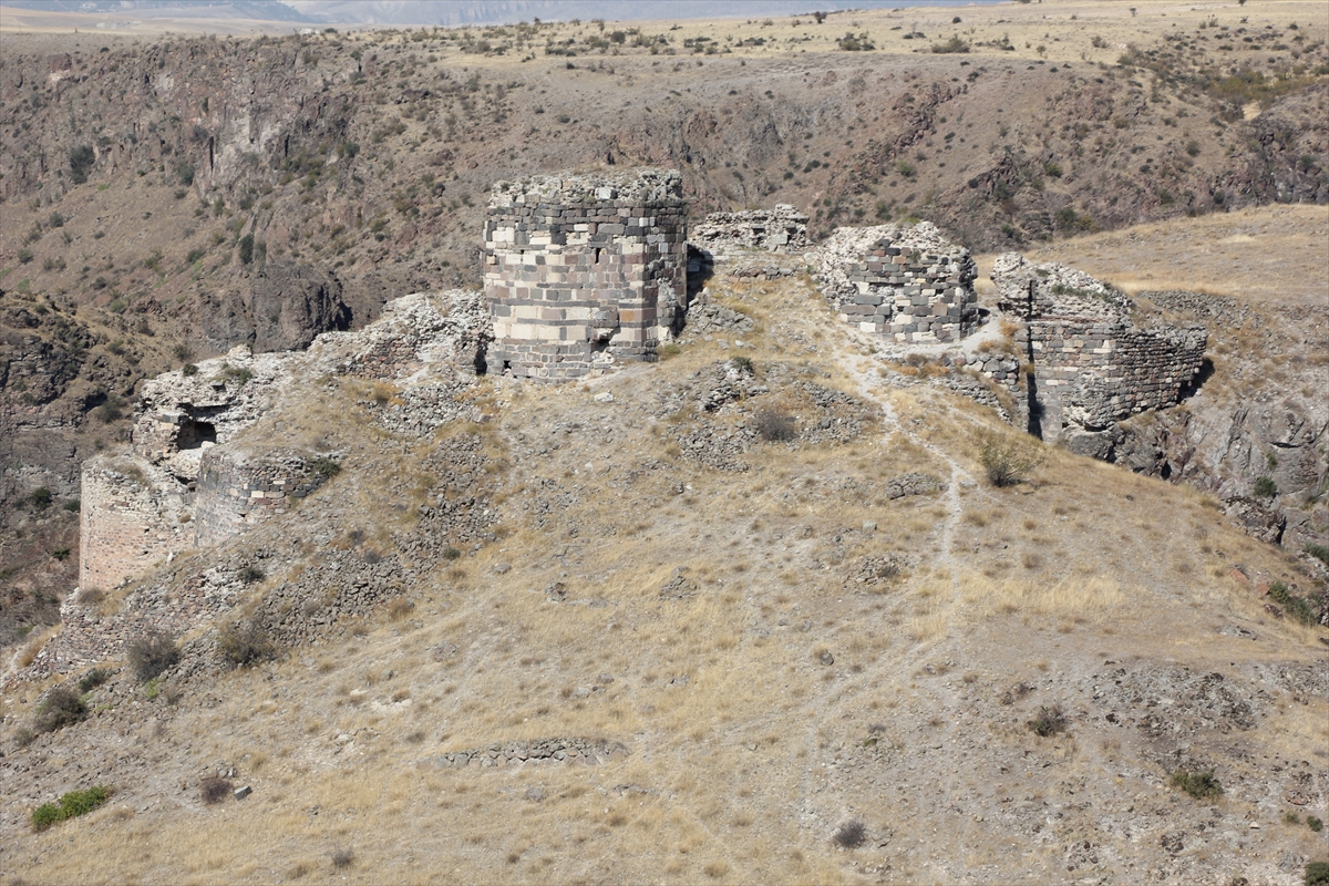 Beypazarı'ndaki Adaören Kalesi'nde yüzey araştırmaları devam ediyor