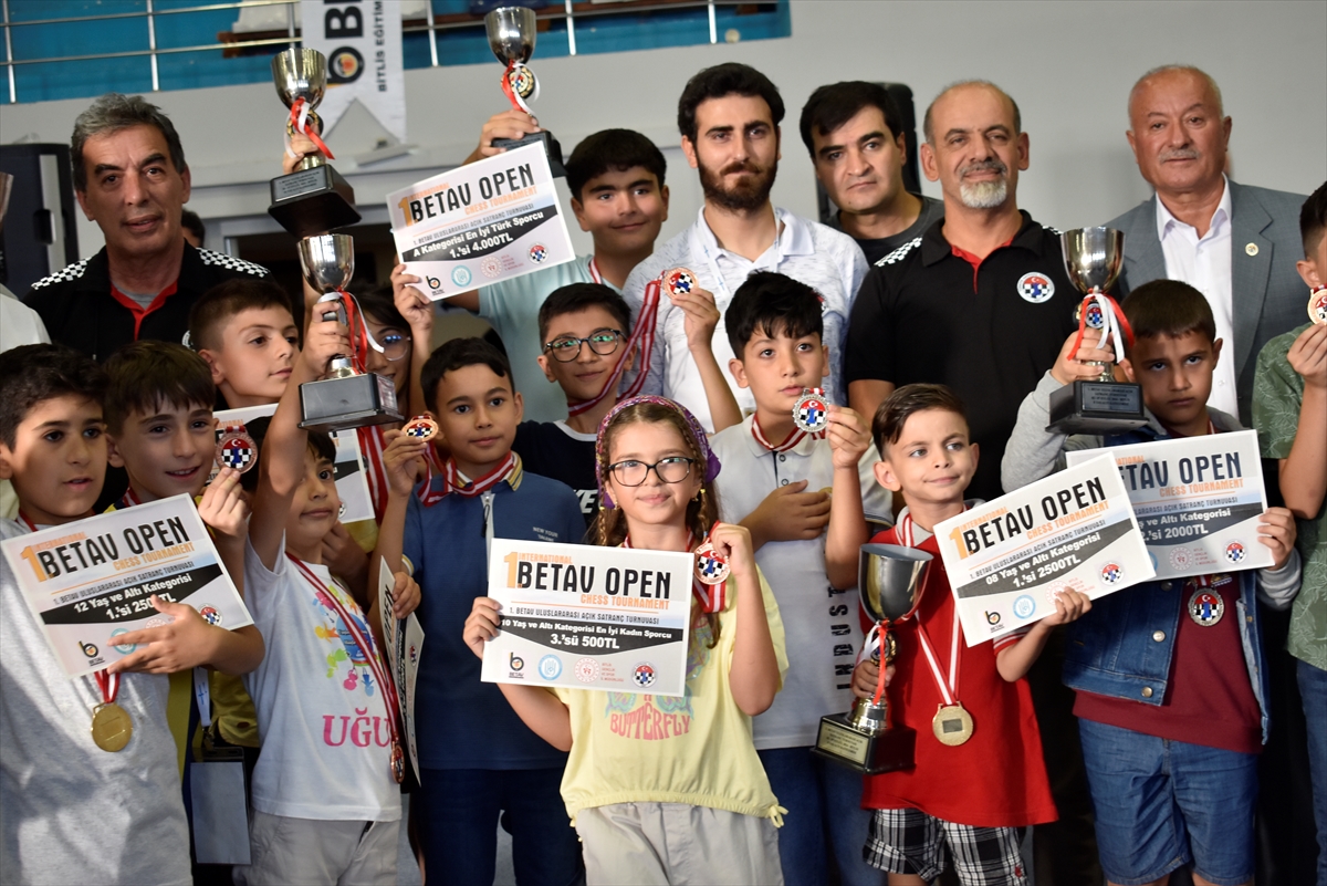 Bitlis'te düzenlenen uluslararası satranç turnuvası sona erdi