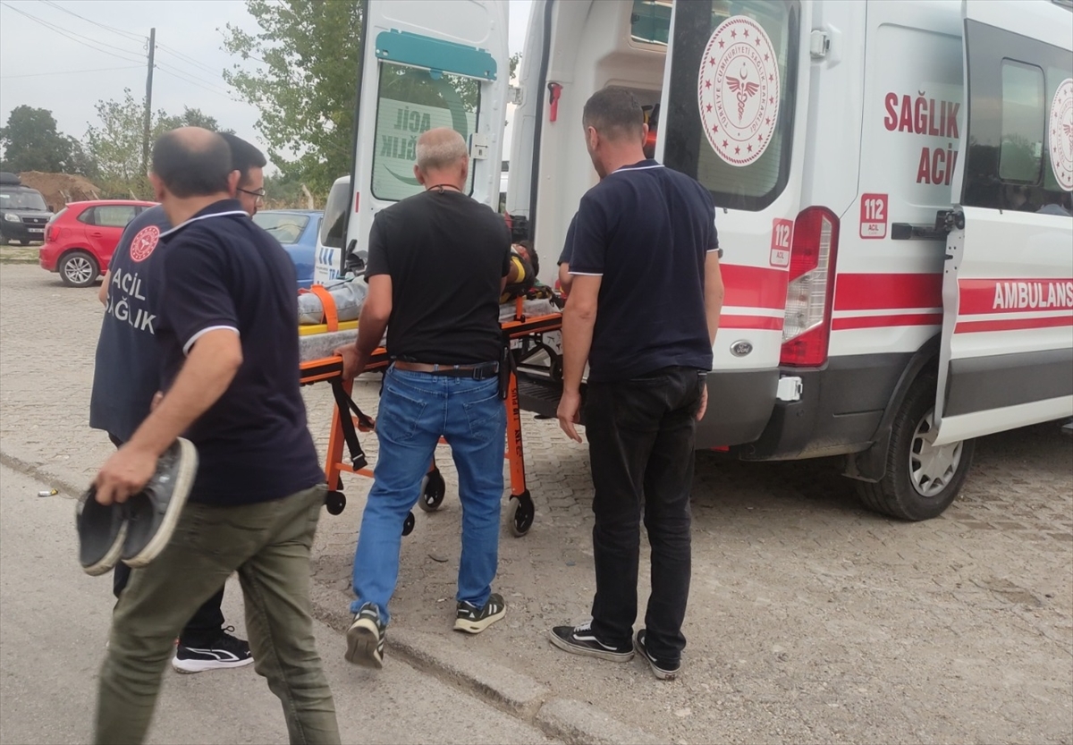 Bursa'da dönüş yapmak isteyen otomobile çarpan motosikletteki 2 kişi yaralandı