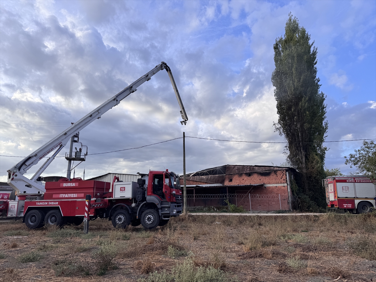 Bursa'da geri dönüşüm tesisinde çıkan yangın söndürüldü