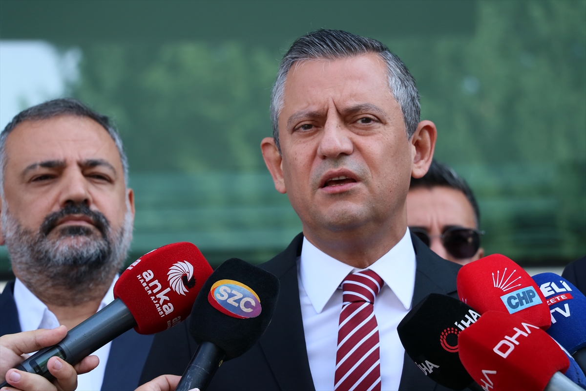 CHP Genel Başkanı Özgür Özel, İzmir'de açıklamalarda bulundu: