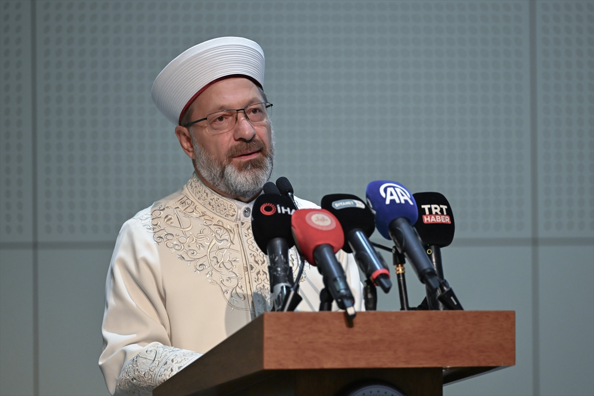 Diyanet İşleri Başkanı Erbaş, Diyanet Akademisi'nin eğitim yılı açılışında konuştu: