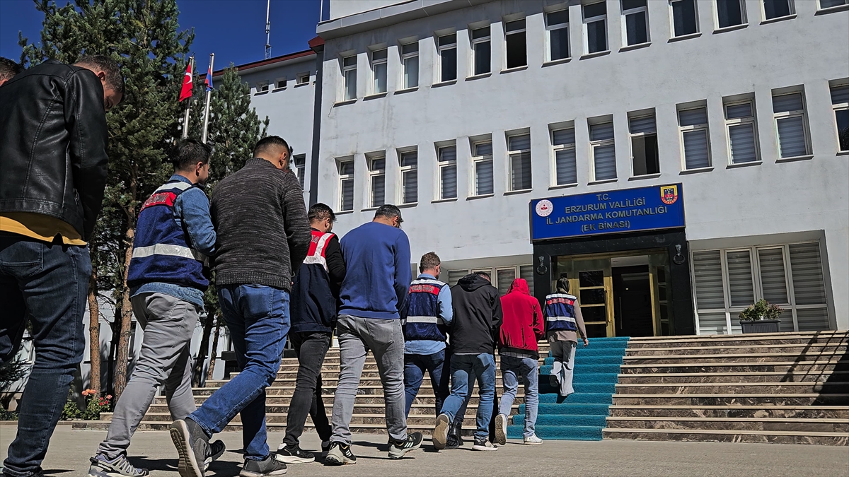 Erzurum'da sosyal medyadan terör propagandası iddiasıyla 10 şüpheli yakalandı