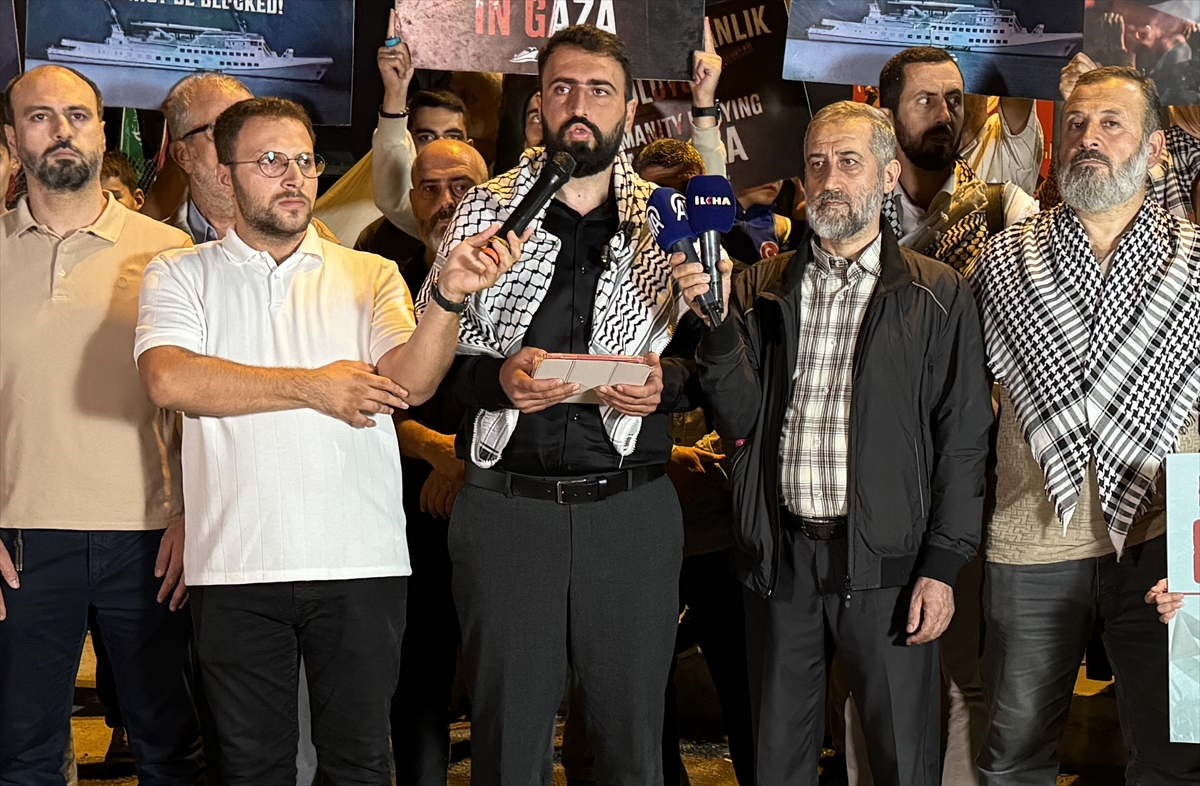 Haydarpaşa'da Mavi Marmara Derneğinden “Vicdan Gemisi”ne çıkış belgesi talebi