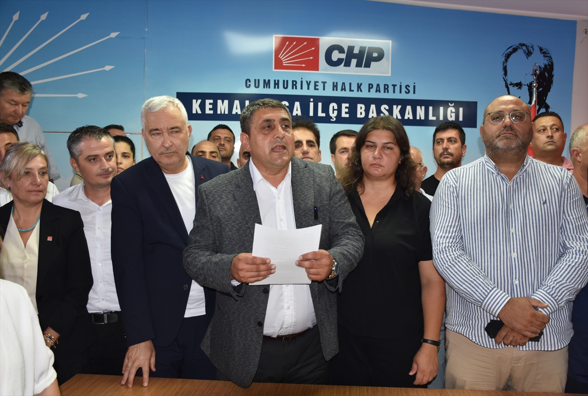 GÜNCELLEME – İzmir'de CHP Kemalpaşa İlçe Başkanı Ahmet Yılmaz'ın aracı kurşunlandı