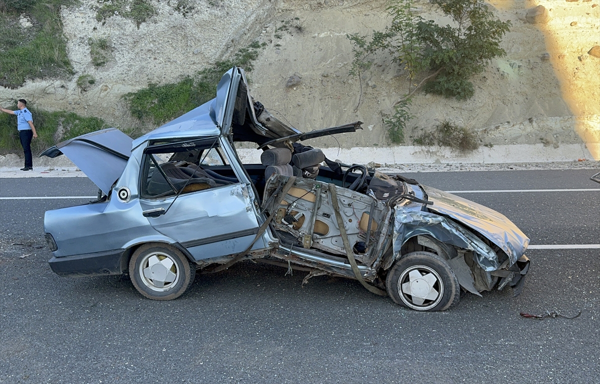 Kastamonu'da iki otomobilin çarpıştığı kazada 3 kişi yaralandı