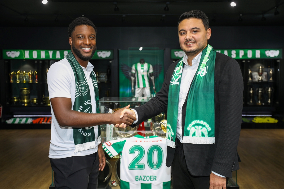 Konyaspor, Riechedly Bazoer ile anlaştı