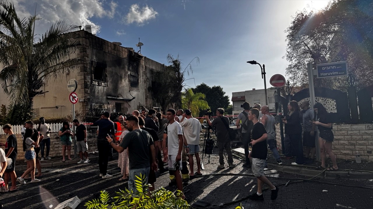 Lübnan'dan İsrail'in kuzeyinde Hayfa ve Nasıra kenti çevresine bir dizi roket atıldı