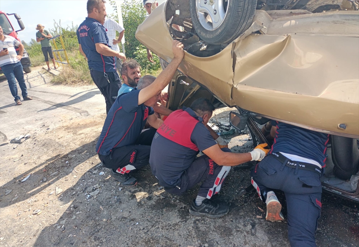 Osmaniye'de iki otomobilin çarpıştığı kazada 7 kişi yaralandı