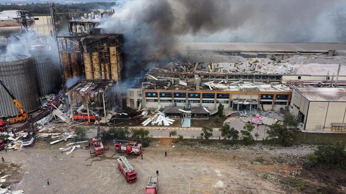 GÜNCELLEME 2 – Sakarya'da makarna fabrikasındaki patlamada 21 kişi yaralandı