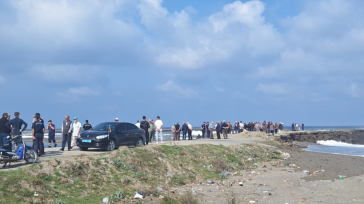 Samsun'da kayığın alabora olması sonucu kaybolan balıkçı için arama çalışması başlatıldı