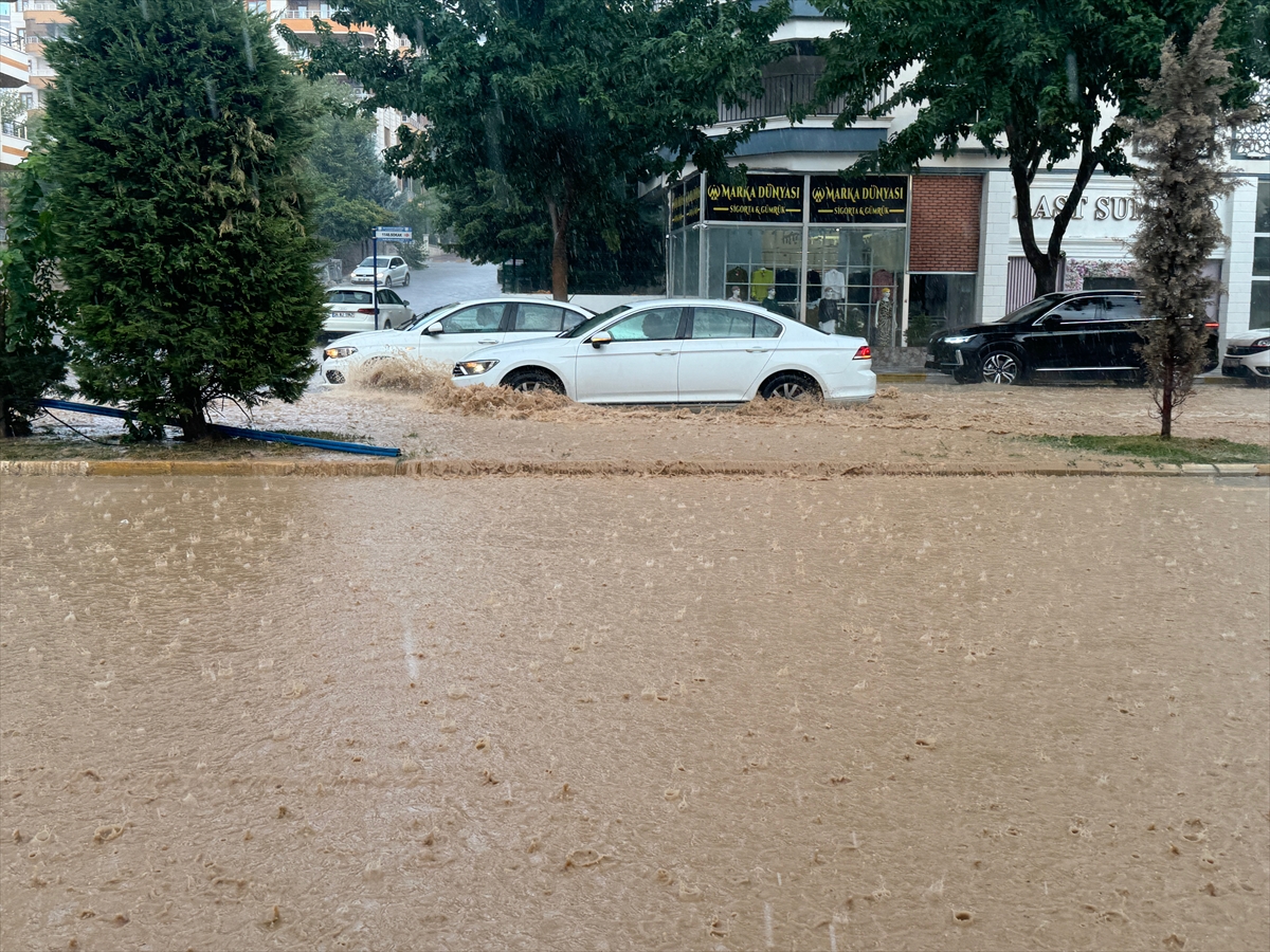 Şanlıurfa'da sağanak etkili oldu