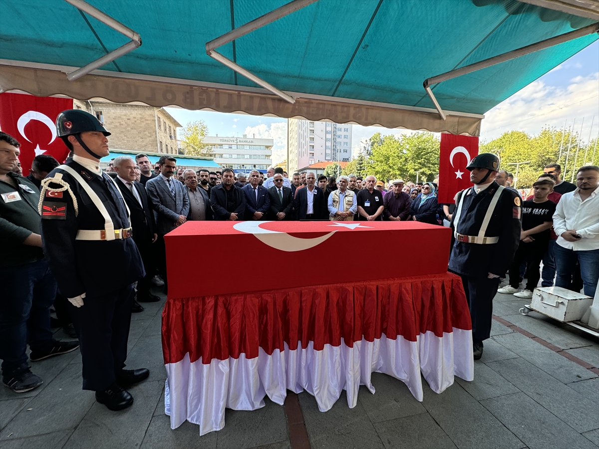 Şehit Jandarma Uzman Çavuş Büyükçaylı'nın cenazesi Isparta'da defnedildi