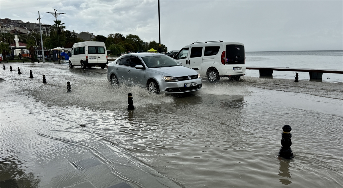 Sinop'ta sağanak etkili oldu, denizde hortum oluştu