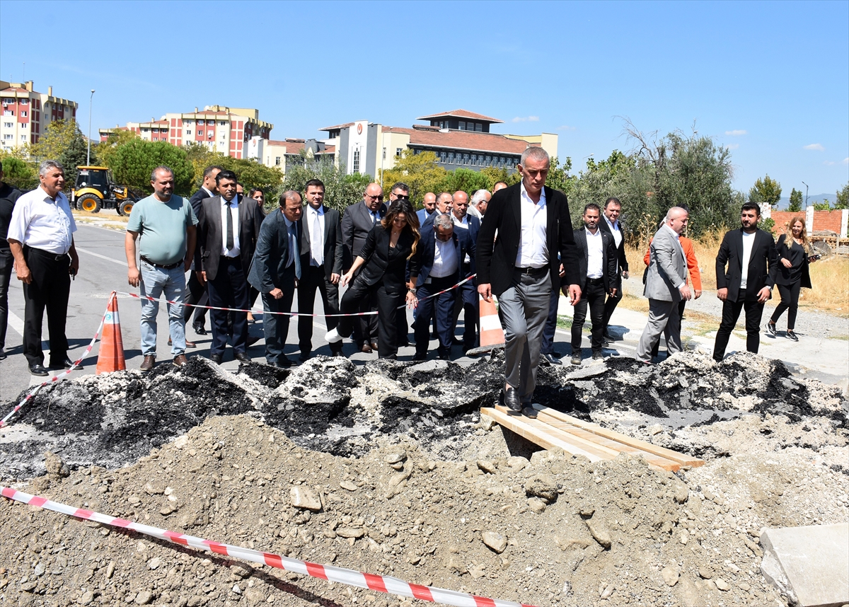 TFF Başkanı Hacıosmanoğlu, Manisa FK'yi ziyaret etti