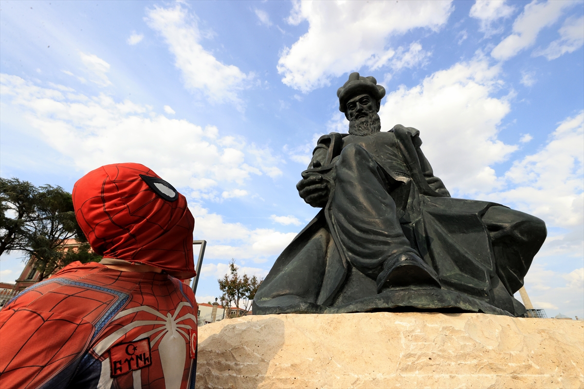 Türkiye'yi gezme hayali ile yola çıkan “Örümcek Adam” Edirne'ye geldi