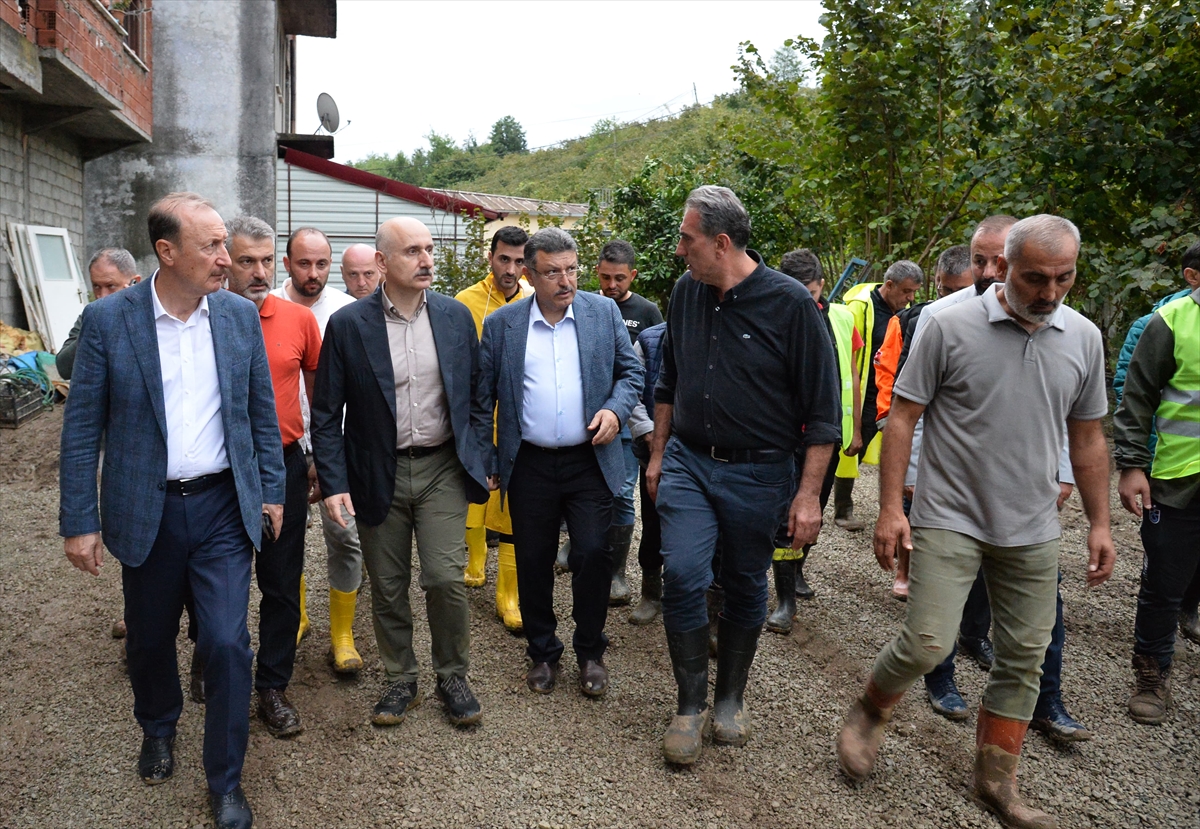 Ulaştırma ve Altyapı Bakan Yardımcısı İskurt, yağıştan etkilenen Araklı'da incelemede bulundu