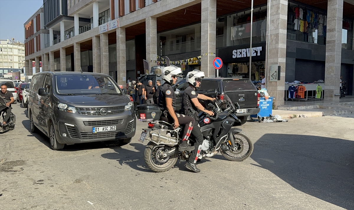 Adana'da yolda el bombası bulundu