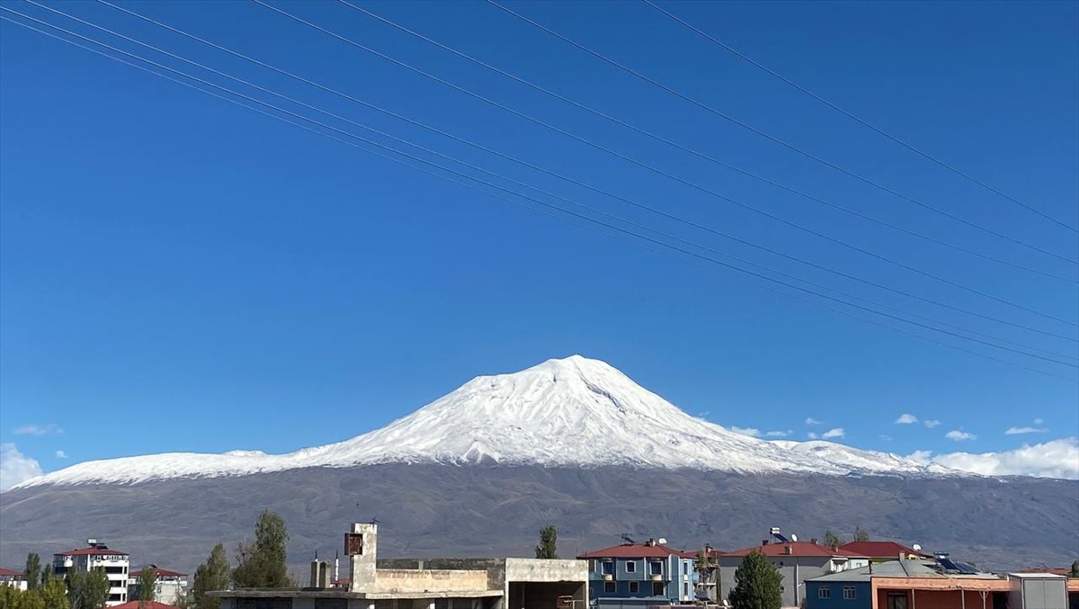 Ağrı Dağı karla kaplandı