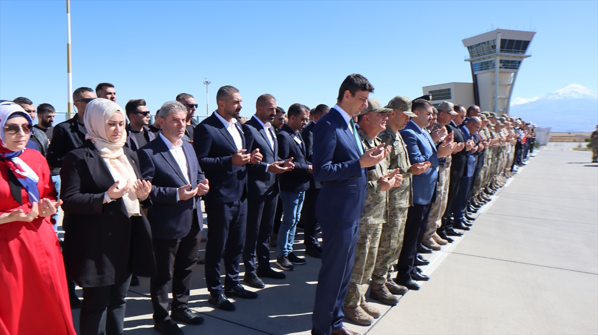 Ağrı'da şehit olan Piyade Uzman Çavuş Burak Geniş'in naaşı memleketine uğurlandı