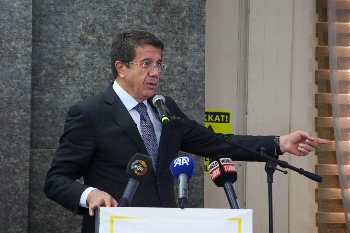 AK Parti'li Zeybekci, Uşak Merkez İlçe Kongresi'nde konuştu: