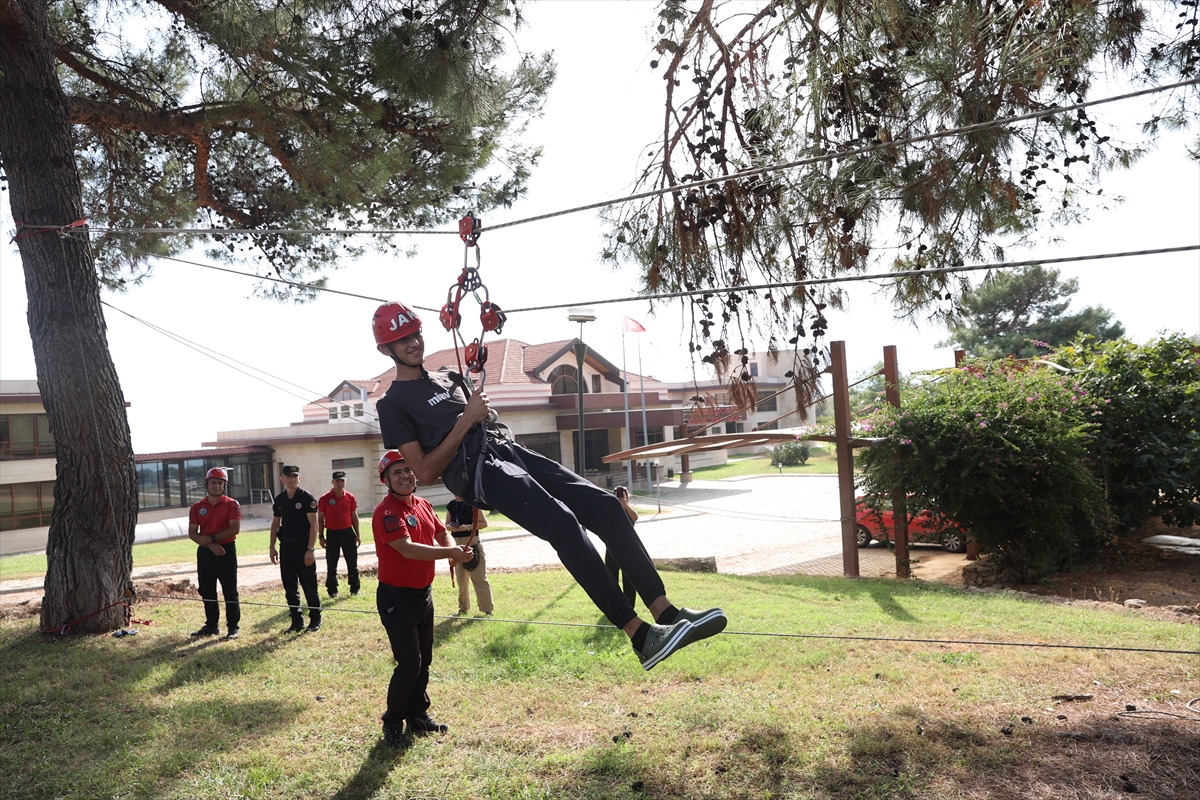 Antalya'da işitme engelli öğrencilere afet farkındalık eğitimi