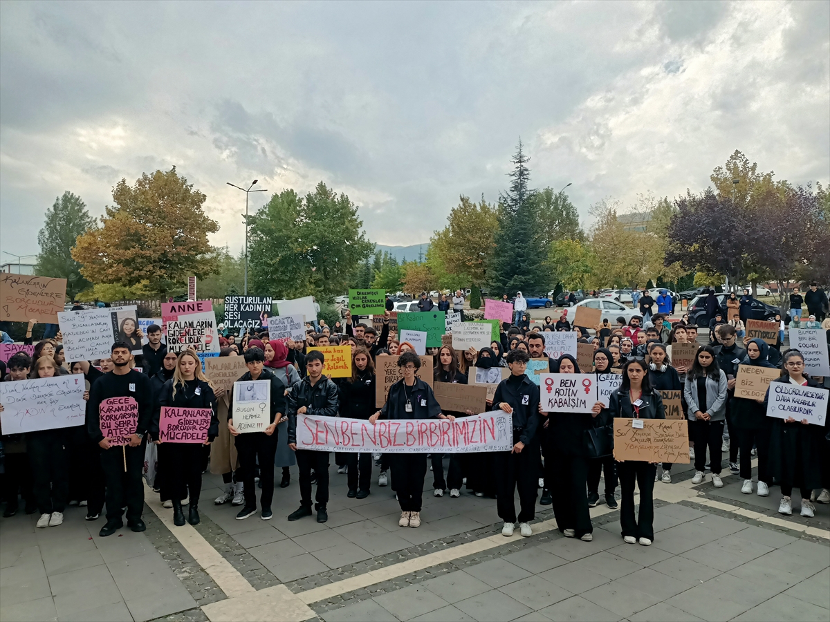 Bingöl'de üniversite öğrencileri kadına yönelik şiddeti protesto etti