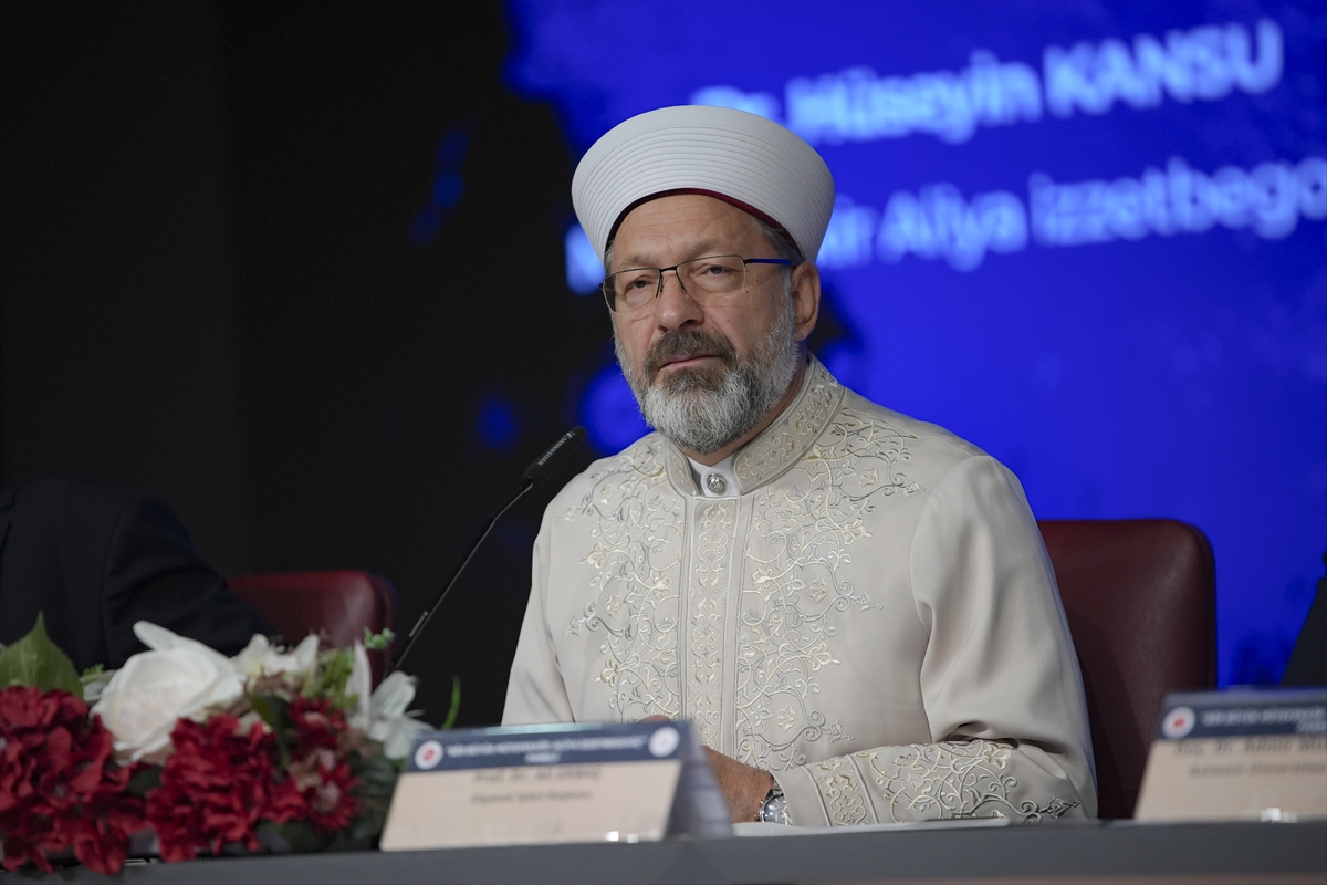 Diyanet İşleri Başkanı Erbaş, “Bir Büyük Mütefekkir: Aliya İzzetbegoviç” panelinde konuştu: