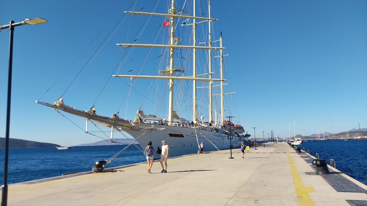 Bodrum'a gezinti gemisi “Star Clipper” ile 149 yolcu geldi