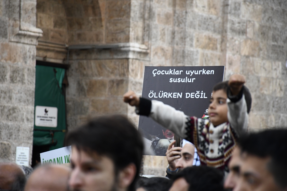 Bursa'da Yahya Sinvar için gıyabi cenaze namazı kılındı