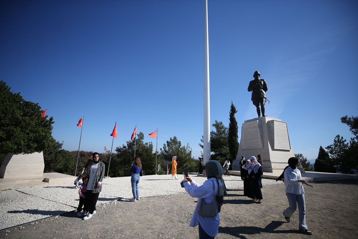 Çanakkale'nin Batmanlı misafirleri Tarihi Gelibolu Yarımadası'ndaki şehitlik ve anıtları gezdi