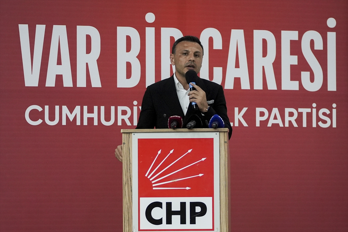 CHP Genel Başkanı Özel, İstanbul'da toplu üye katılım töreninde konuştu: