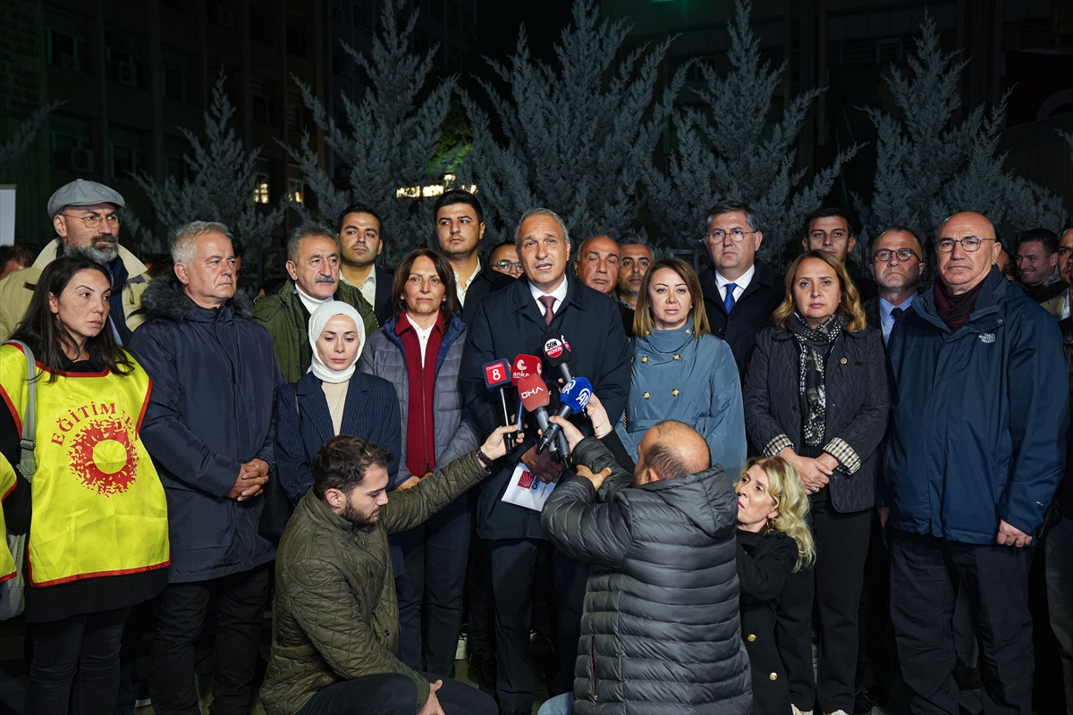 CHP'den Milli Eğitim Bakanlığı önünde oturma eylemi