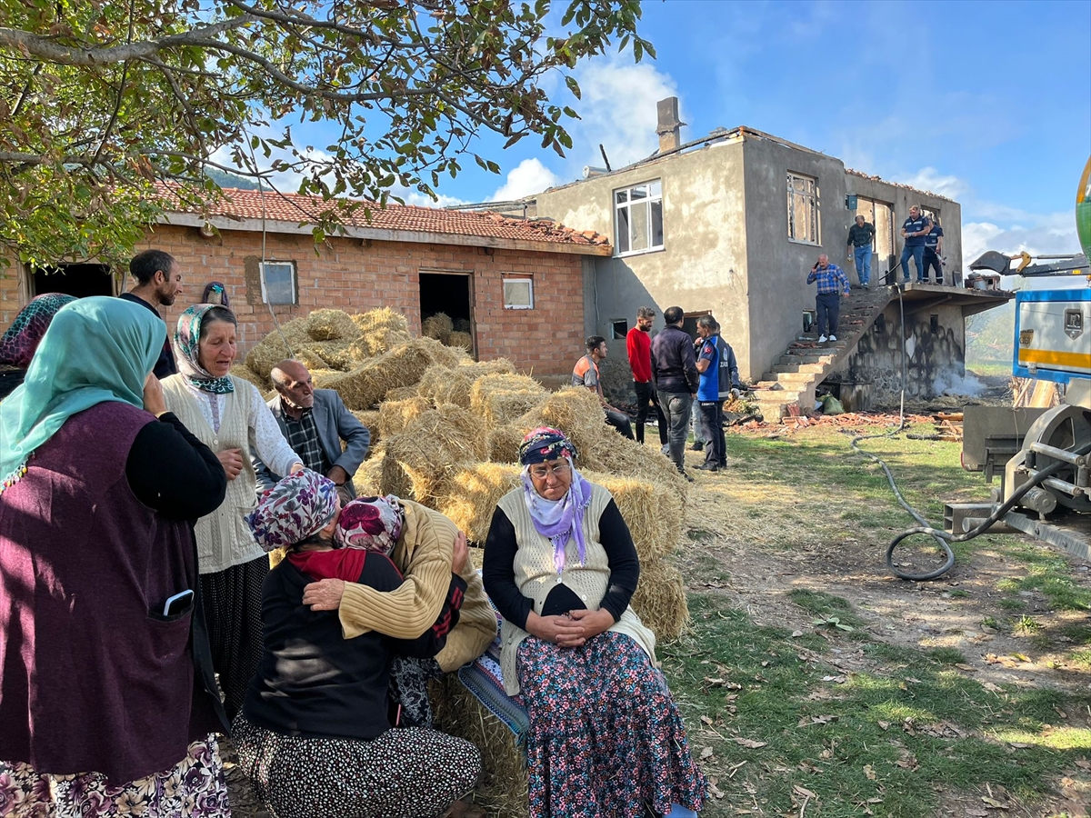 Çorum'da çıkan yangında bir ev kullanılamaz hale geldi