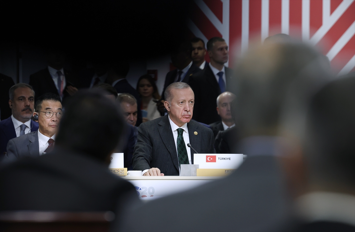 Cumhurbaşkanı Erdoğan: “Dün Ankara'da gerçekleştirilen hain terör eylemi nedeniyle taziyelerini ileten tüm dostlarımıza gösterdikleri dayanışma nedeniyle teşekkür ediyorum”