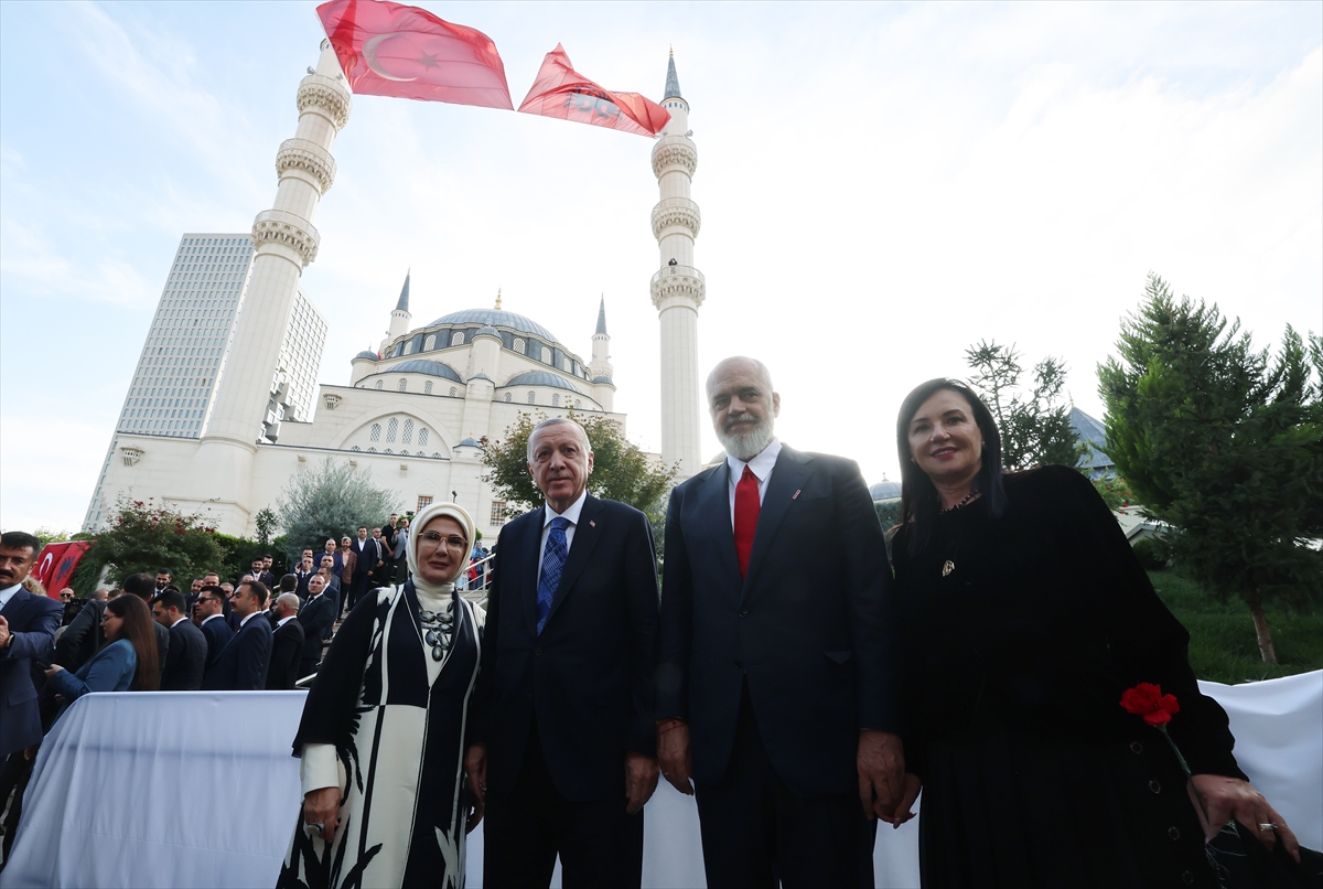 Cumhurbaşkanı Erdoğan: “Barış dini İslam'ın yüce değerlerinden kopmamalı, kutsal dinimizi şahsi emelleri için istismar eden çıkar gruplarına meydanı boş bırakmamalıyız”