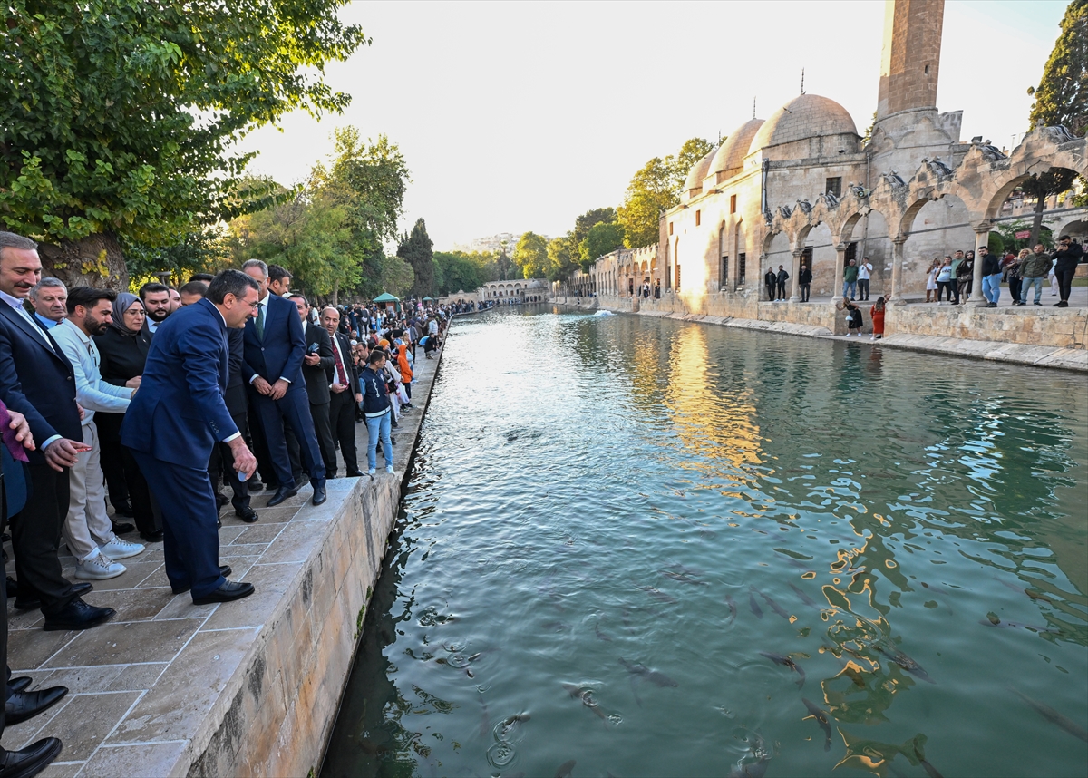 Cumhurbaşkanı Yardımcısı Cevdet Yılmaz, Şanlıurfa'da ziyaretlerde bulundu